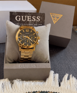 Montre Guess homme dorée à cadran noir avec trois sous-cadrans et bracelet à maillons