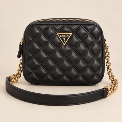 Sac Guess femme noir matelassé avec bandoulière dorée